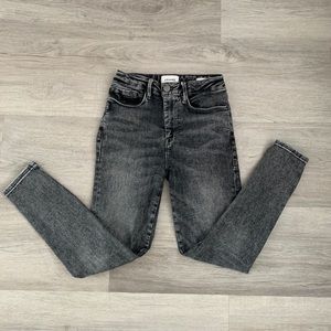 FRAME Le One Skinny Jeans